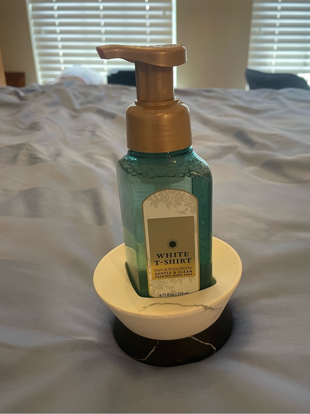 BBW BATH AND BODY WORKS MARBLE BLACK WHITE SOAP HOLDER WHITE TSHIRT FOAM SOAP